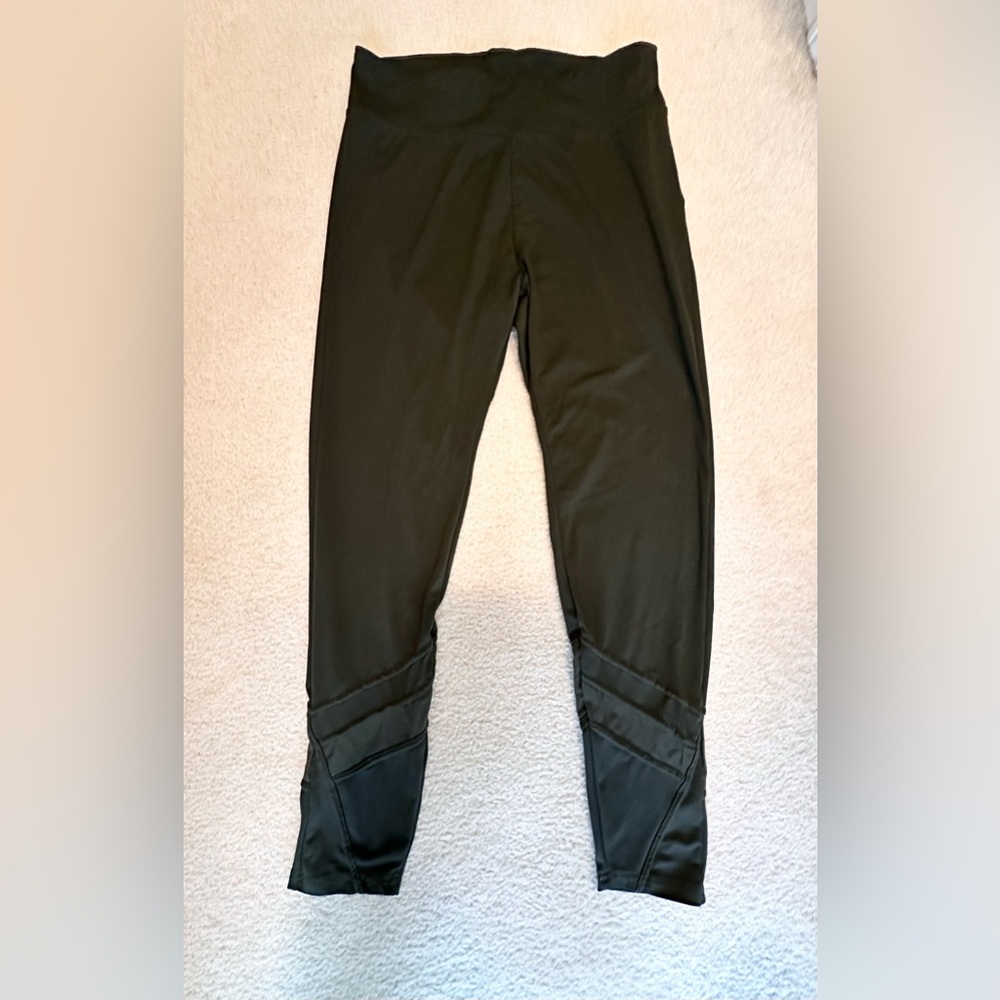 Green legging, with mesh detail on lower calf. Size M. Great condition.
